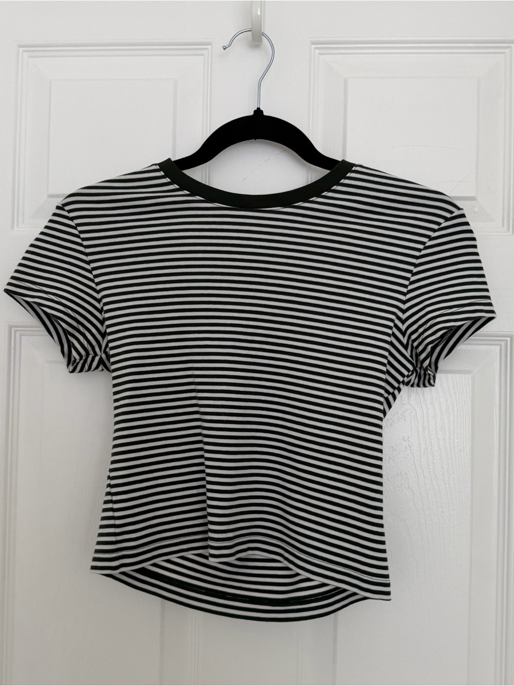 Uniqlo Green and White Striped Short Sleeve Tee